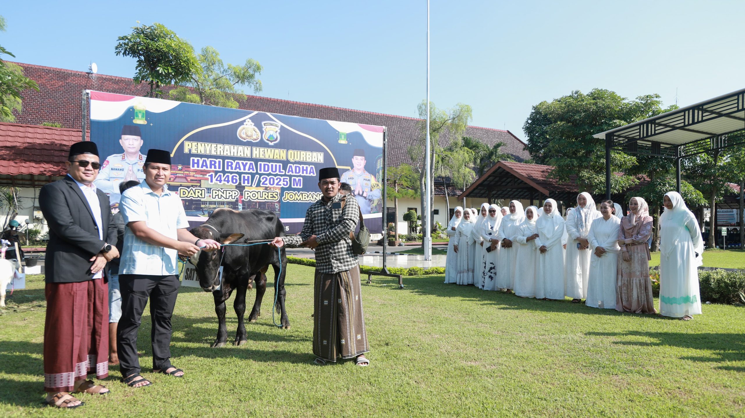Polres Jombang Distribusikan Puluhan Hewan Qurban Ke Pondok Pesantren,Yatim Piatu,Yayasan Pendidikan Hingga Masjid