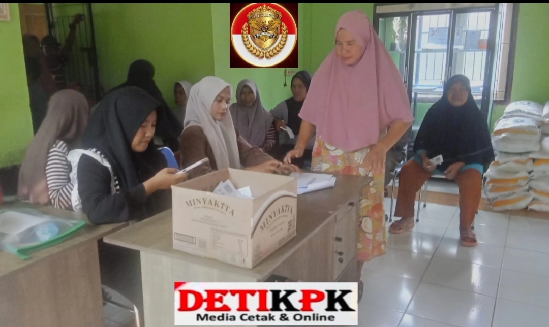 Kepala Desa Beringin Salurkan Bantuan Pangan Nasional Kepada 142 KPM